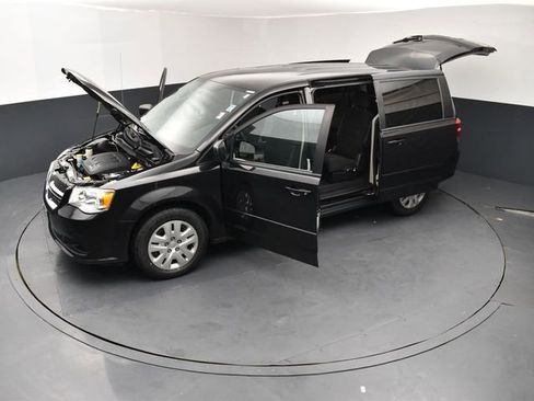 Used 2017 Dodge Grand Caravan SE FWD image 27
