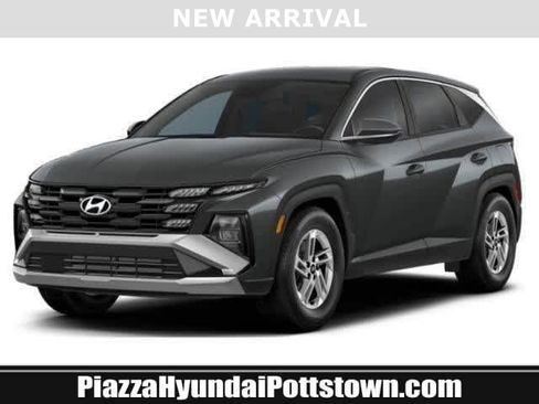 Used 2025 Hyundai Tucson SE image 1