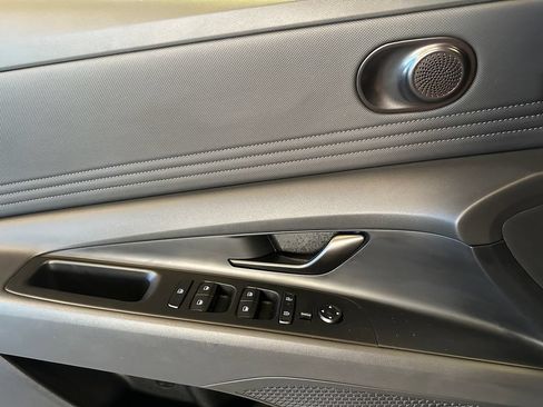 Used 2025 Hyundai Elantra Sport FWD image 19