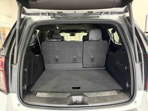 Used 2023 Chevrolet Suburban Premier image 30