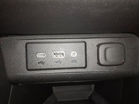 Certified 2021 Buick Encore GX Preferred w/ LPO, Trailering Package image 12