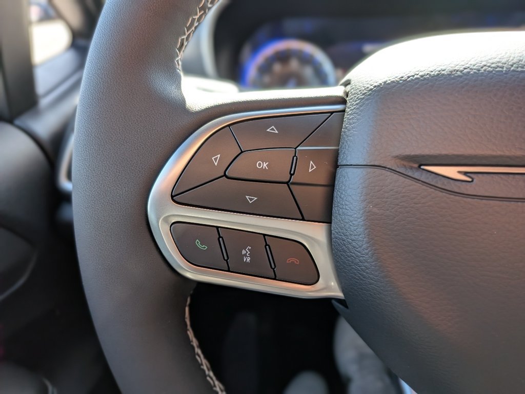New 2027 Chrysler Pacifica Select AWD/4WD image 29
