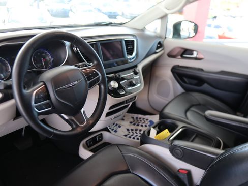 Used 2021 Chrysler Voyager Lxi image 21