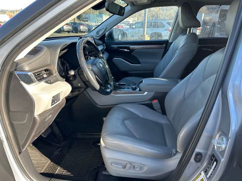 Used 2021 Toyota Highlander Limited image 13