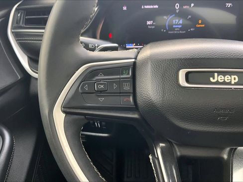 Used 2023 Jeep Grand Cherokee L Laredo image 24