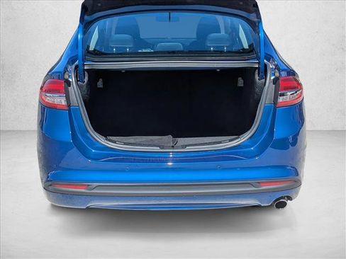 Used 2018 Ford Fusion SE w/ Fusion SE Technology Package FWD image 7