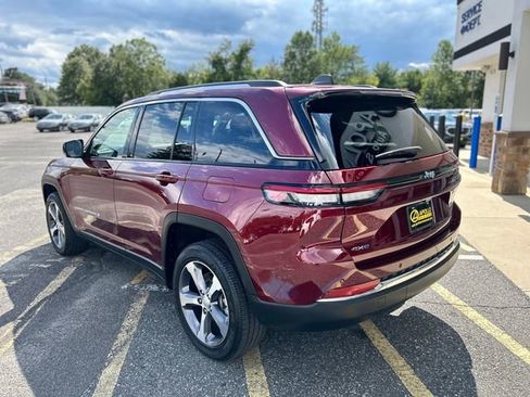 Used 2023 Jeep Grand Cherokee 4WD 4xe image 6