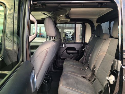 Used 2025 Jeep Gladiator Sport image 14