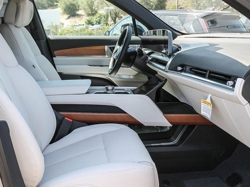 Used 2026 Cadillac Vistiq Luxury image 19