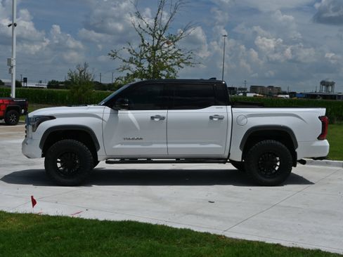 Used 2024 Toyota Tundra Limited AWD/4WD image 41