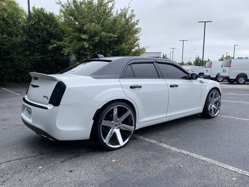 Used 2016 Chrysler 300 C RWD image 9