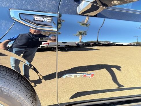 Used 2021 GMC Yukon AT4 w/ AT4 Premium Package image 9