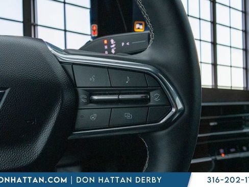 Used 2025 Chevrolet Traverse Z71 AWD/4WD image 11