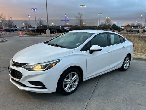 Used 2018 Chevrolet Cruze LT image 3