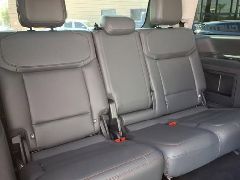 Used 2025 Ford Expedition Active image 17