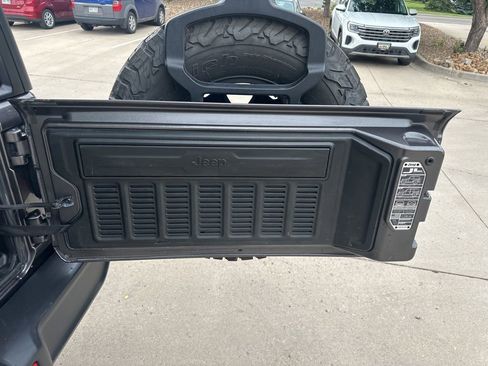 Used 2023 Jeep Wrangler Unlimited Rubicon 4xe w/ Cold Weather Group AWD/4WD image 26