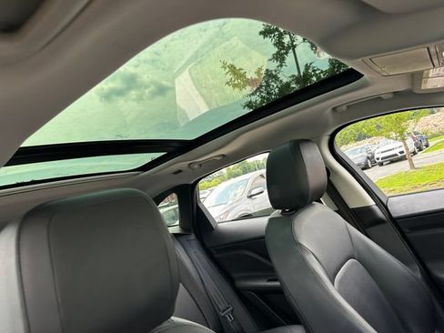 Used 2018 Jaguar F-PACE Premium AWD/4WD image 37