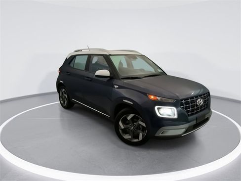 Used 2025 Hyundai Venue Limited image 6