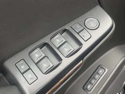 Used 2017 Chevrolet Suburban LT AWD/4WD image 17