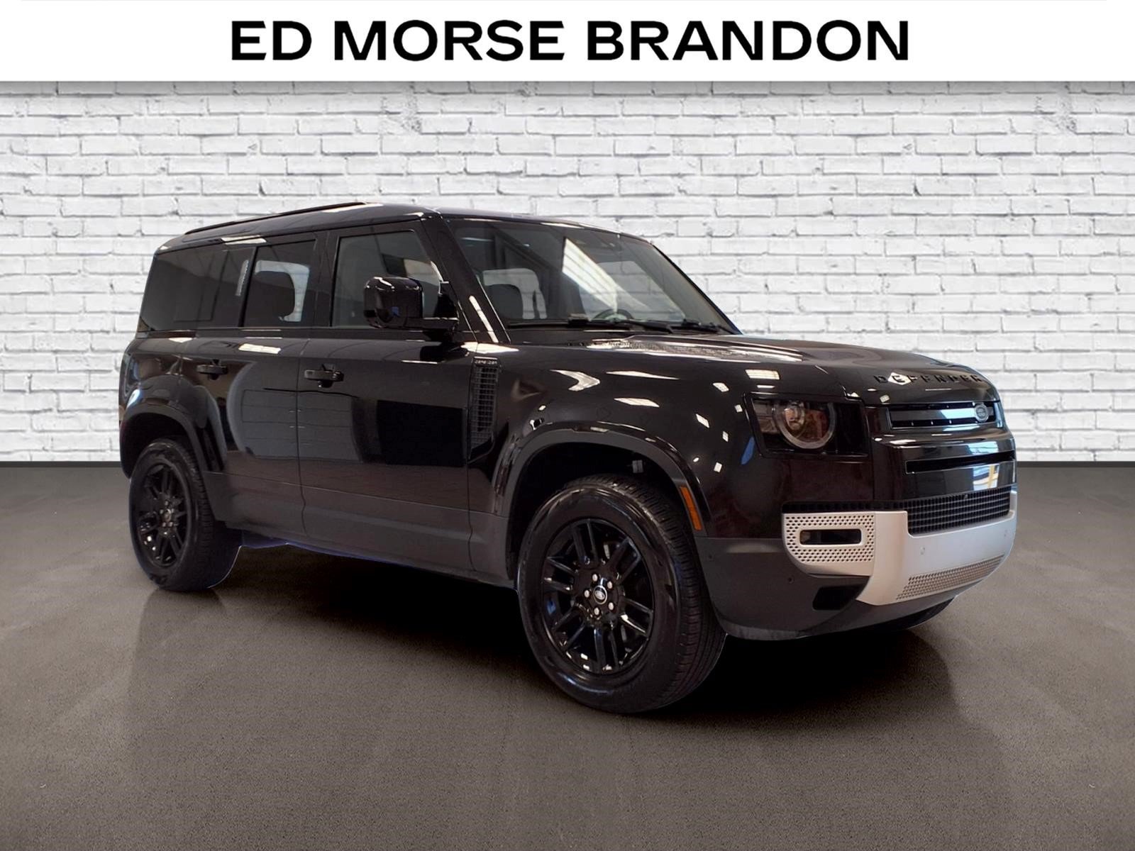 Used 2025 Land Rover Defender 110 S AWD/4WD image 6
