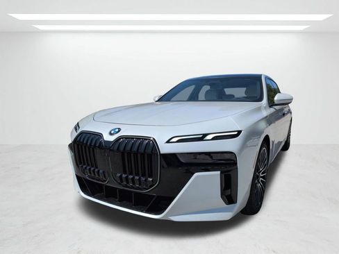 New 2026 BMW 740i RWD image 8