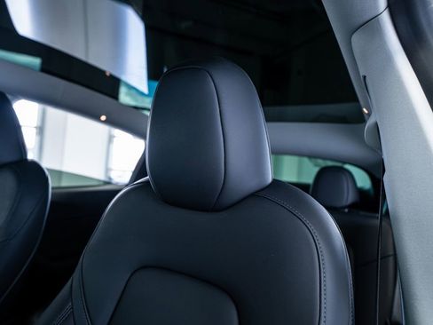 Used 2025 Tesla Model Y Long Range image 37