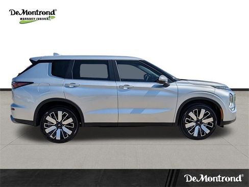 New 2025 Mitsubishi Outlander SE image 4