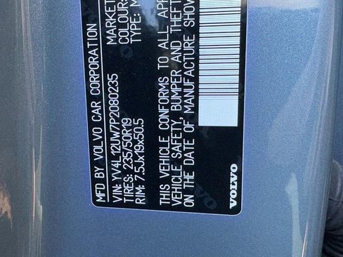 Certified 2023 Volvo XC40 B5 Plus w/ Protection Package Premier image 25