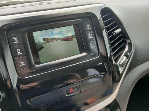 Used 2017 Jeep Cherokee Latitude FWD image 14