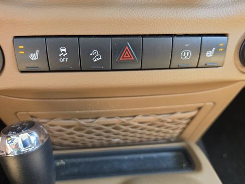 Used 2015 Jeep Wrangler Unlimited Sahara w/ Max Tow Package AWD/4WD image 15