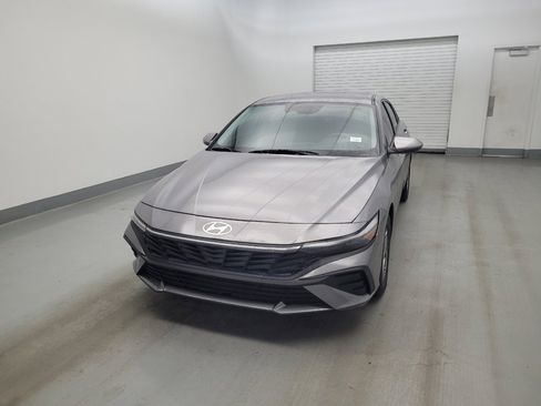 Used 2025 Hyundai Elantra SE FWD image 15