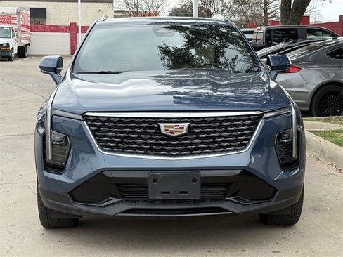 Used 2024 Cadillac XT4 Premium Luxury image 8