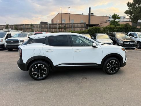 Used 2025 Nissan Kicks SV AWD/4WD image 6