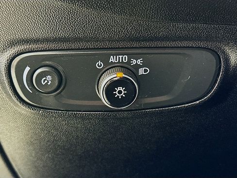 Used 2019 Chevrolet Equinox LT FWD image 10