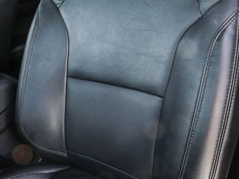 Used 2017 Ford Explorer XLT w/ Equipment Group 202A FWD image 28