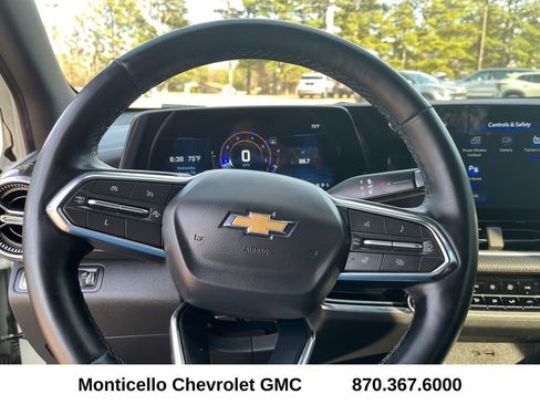 Used 2025 Chevrolet Equinox LT w/ Convenience Package II image 11