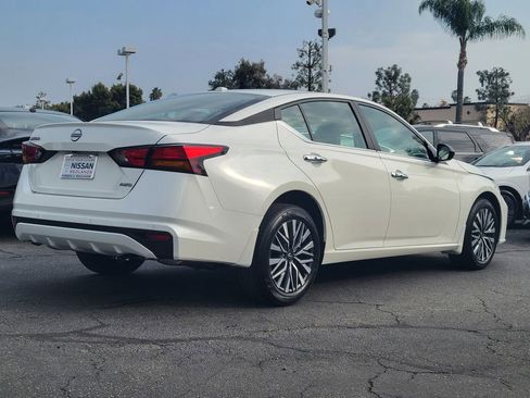 New 2025 Nissan Altima 2.5 SV image 2