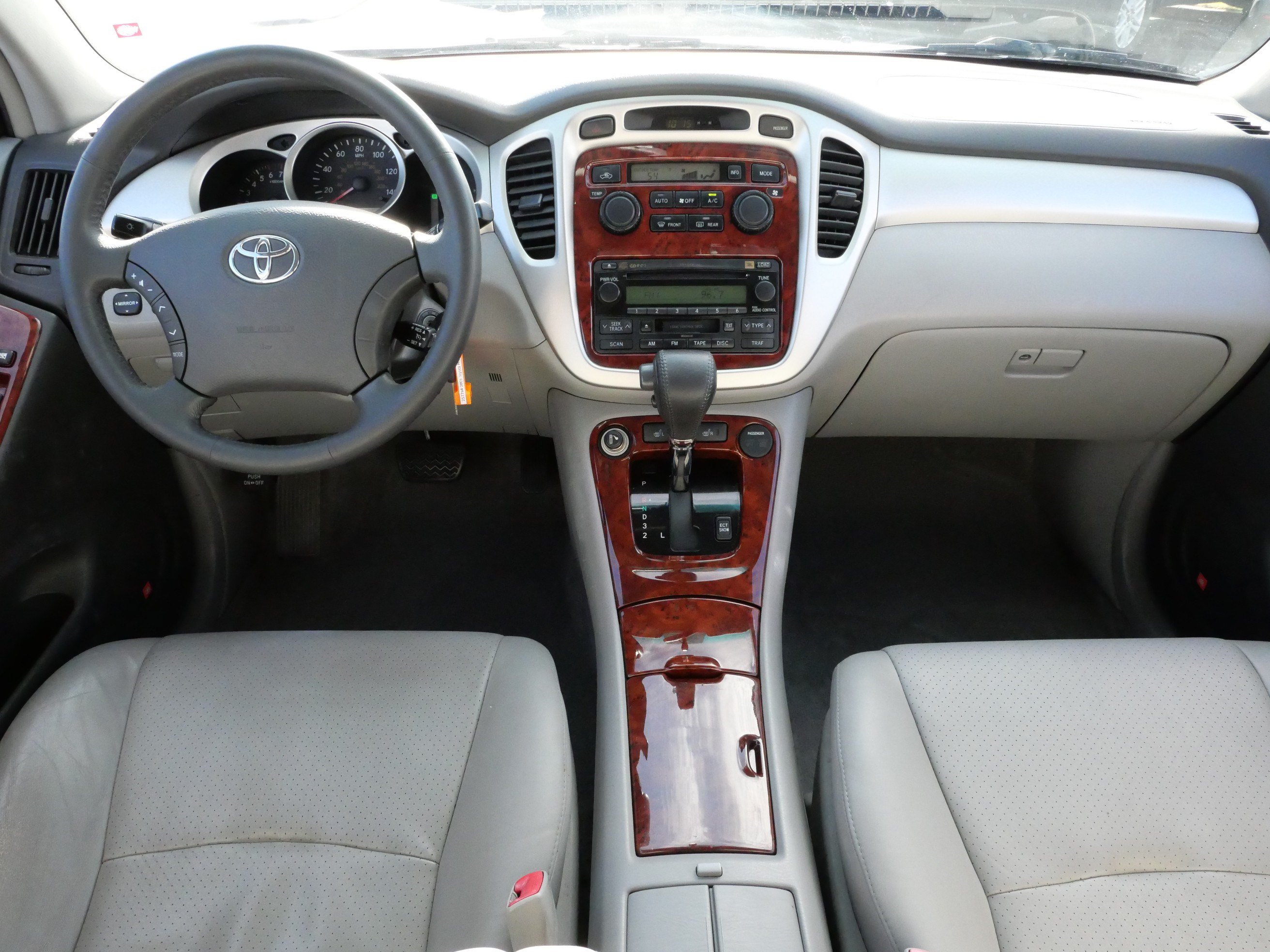 Used 2005 Toyota Highlander Limited AWD/4WD image 10