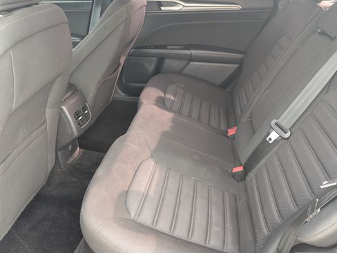 Used 2017 Ford Fusion SE w/ Fusion SE Technology Package FWD image 14