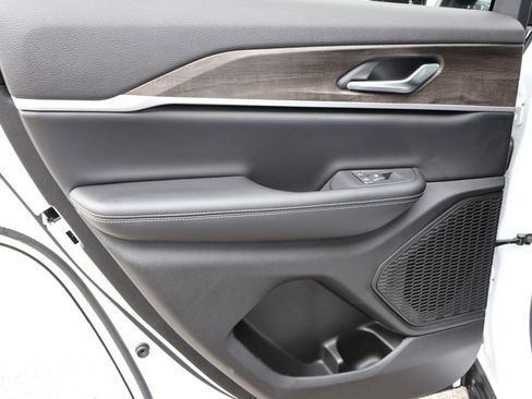New 2026 Jeep Grand Cherokee Altitude AWD/4WD image 17