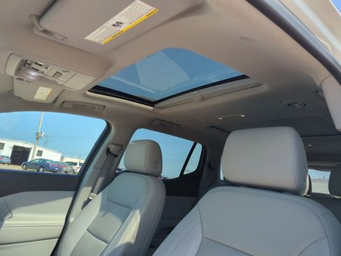 Used 2021 GMC Acadia SLT w/ Technology Package AWD/4WD image 23