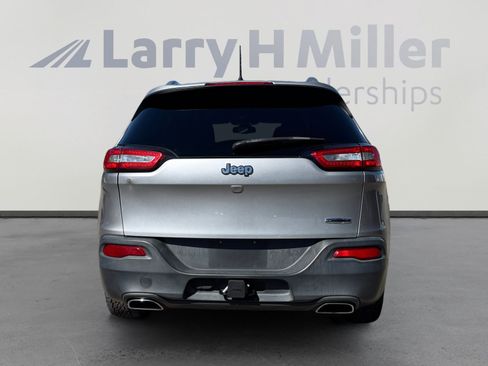 Used 2017 Jeep Cherokee Latitude w/ Comfort/Convenience Group FWD image 4