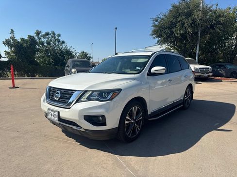 Used 2020 Nissan Pathfinder Platinum FWD image 1