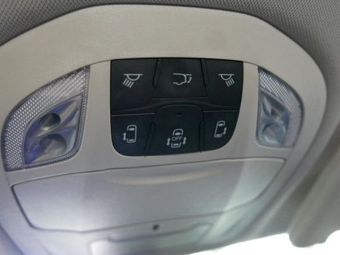 Used 2021 Chrysler Pacifica Touring-L FWD image 22