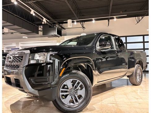 Used 2025 Nissan Frontier SV image 1