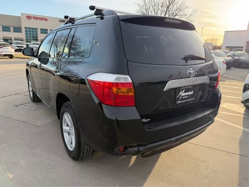 Used 2010 Toyota Highlander SE image 2