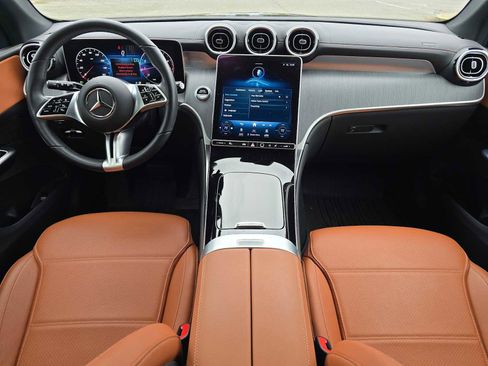 Used 2024 Mercedes-Benz GLC 300 4MATIC image 18