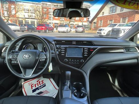 Used 2019 Toyota Camry LE image 10