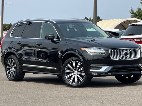 Used 2023 Volvo XC90 B5 Plus AWD/4WD image 2