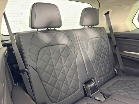 Used 2025 BMW X7 xDrive40i w/ Parking Assistance Package image 44